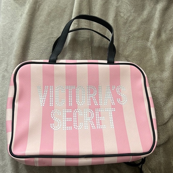 Victoria's Secret Handbags - New Victoria’s Secret Travel 🧳 Bag One Size